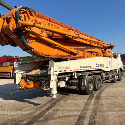 รถปั๊มคอนกรีตดีเซล 300 KW Putzmeister M56 5 สำหรับงานก่อสร้างคอนกรีตขนาดใหญ่